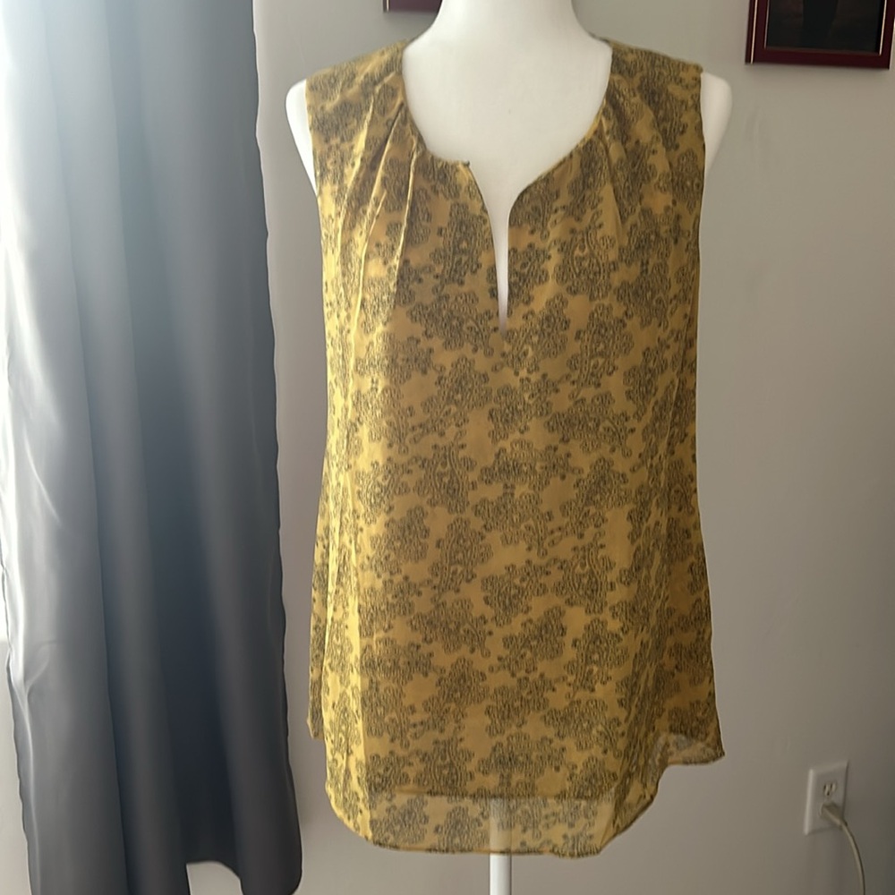 NWOT CABI Sleeveless Paisley Blouse